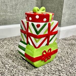 Glass Christmas cookie jar. 🍪 🎄 Great condition. Barely used. 🎄 🍪